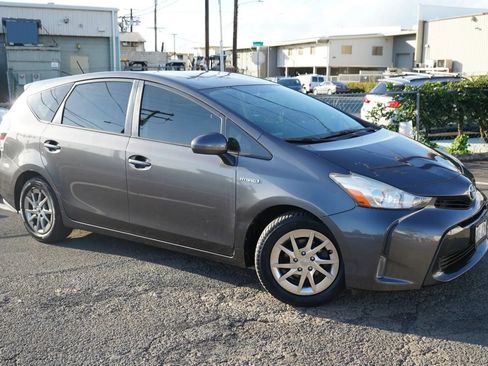 Used 2016 Toyota Prius V Five FWD image 5