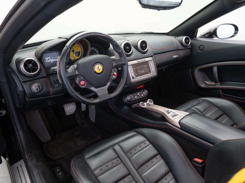 Used 2014 Ferrari California RWD image 12
