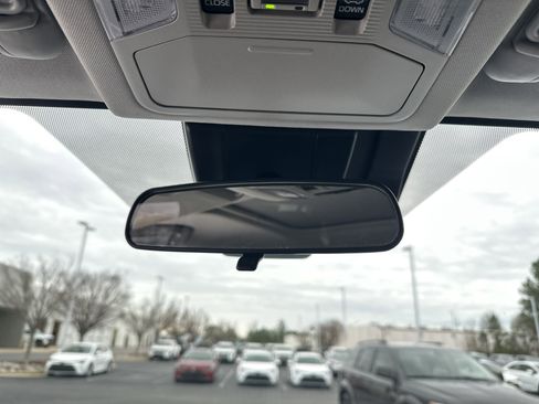 Used 2021 Toyota RAV4 XLE Premium image 27