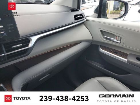Certified 2022 Toyota Sienna XLE FWD image 35