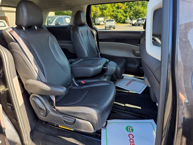 Used 2025 Kia Carnival FWD image 21