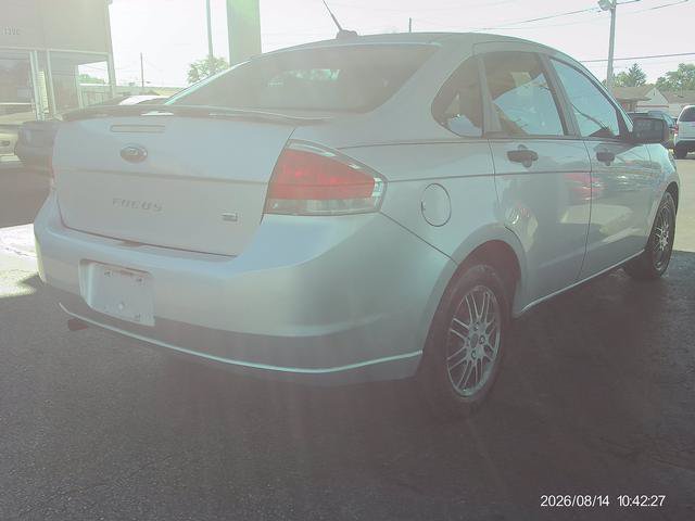 Used 2010 Ford Focus SE FWD image 3