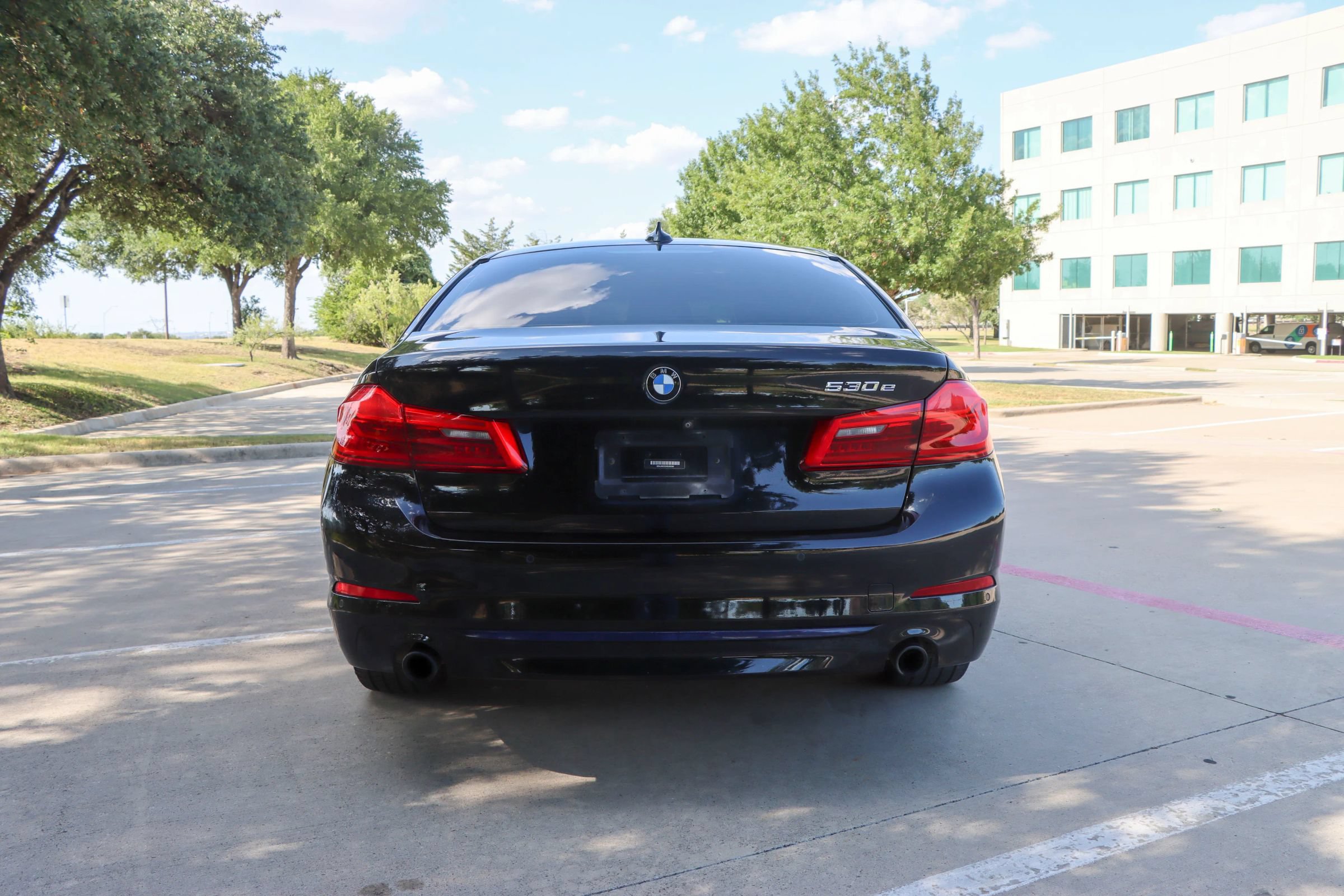 Used 2019 BMW 530e w/ Convenience Package RWD image 6