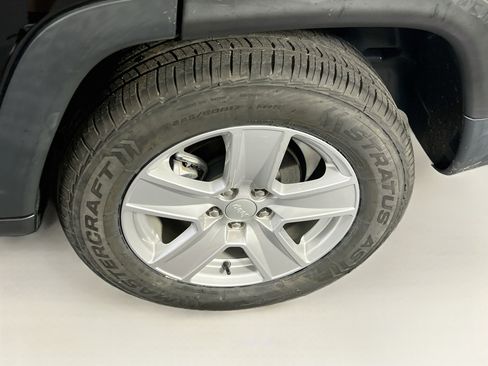 Used 2022 Jeep Compass Latitude w/ Convenience Group AWD/4WD image 29