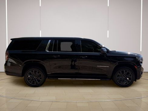 Used 2023 Chevrolet Suburban LS RWD image 10