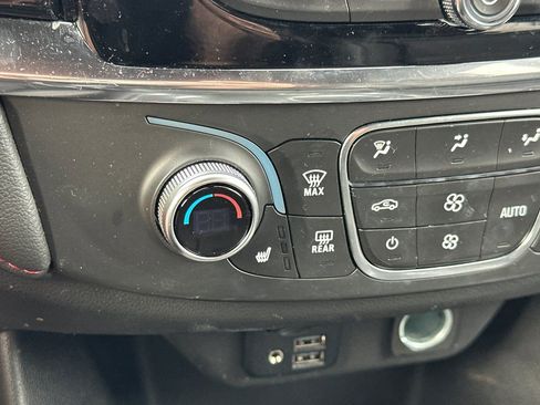 Certified 2023 Chevrolet Traverse RS image 28