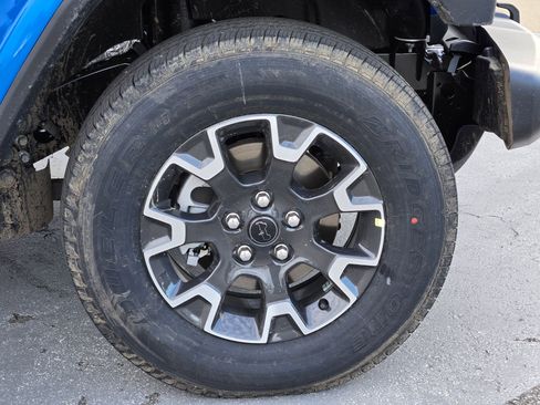 New 2026 Jeep Gladiator Sahara image 9