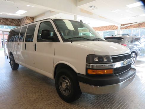Used 2018 Chevrolet Express 3500 LT w/ LT Preferred Equipment Group RWD image 54