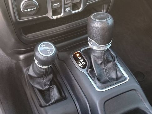 Used 2023 Jeep Gladiator Sport AWD/4WD image 18