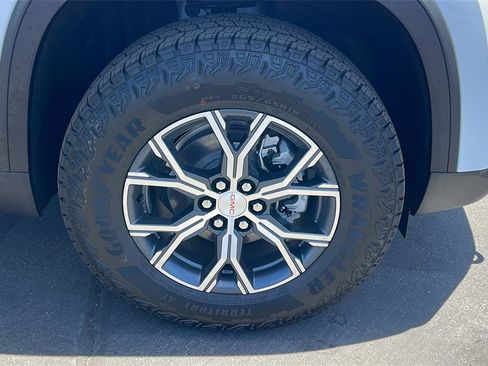 New 2025 GMC Acadia AT4 w/ Luxury Package image 9