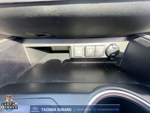 Used 2021 Toyota Highlander XLE AWD/4WD image 22