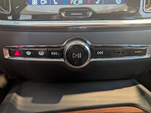 Used 2024 Volvo V60 B5 Cross Country Plus image 21