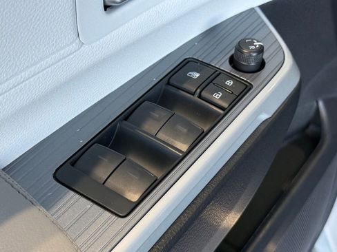 Used 2025 Toyota Sienna XLE w/ XLE Plus Package image 20