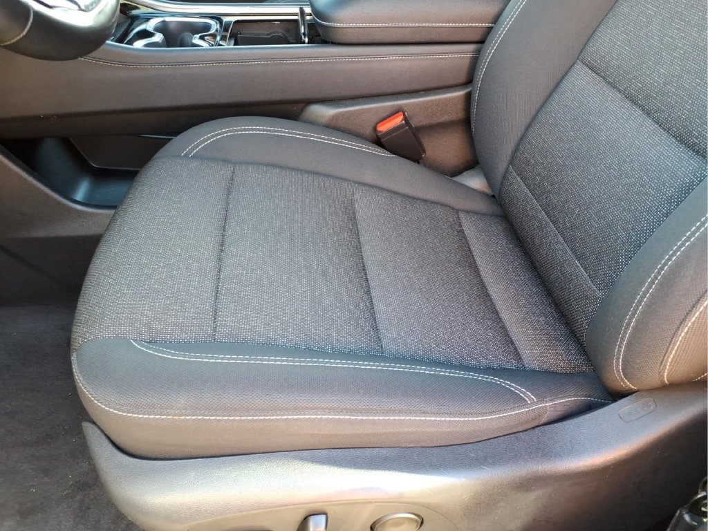 Used 2024 Chevrolet Traverse LT FWD image 16
