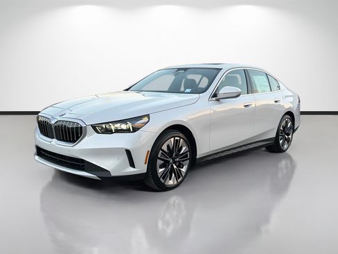New 2027 BMW 530i xDrive w/ Premium Package AWD/4WD image 7