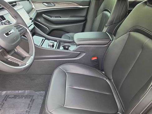 New 2026 Jeep Grand Cherokee Limited w/ Limited Altitude Package AWD/4WD image 5
