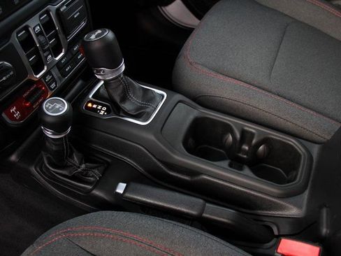 Used 2025 Jeep Wrangler Unlimited Rubicon image 21