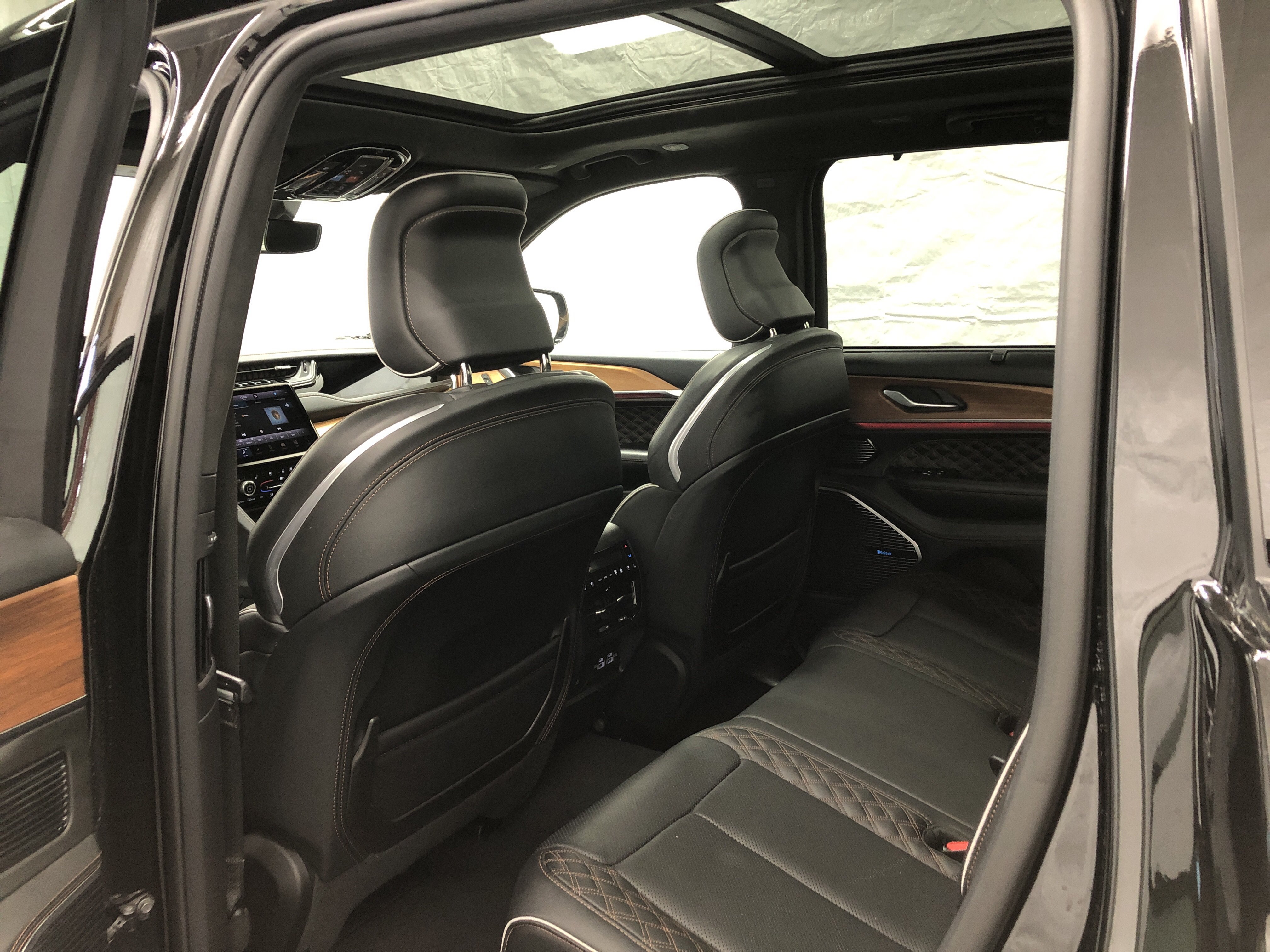 Certified 2024 Jeep Grand Cherokee Summit AWD/4WD image 13