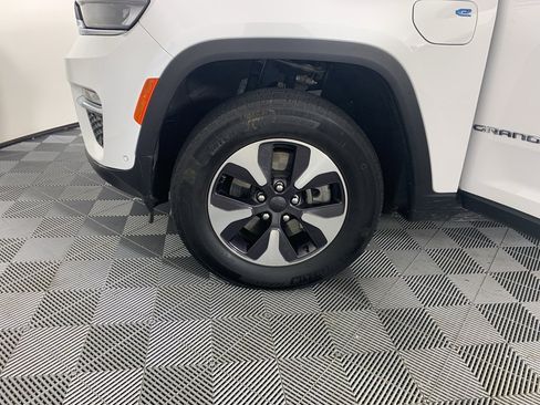 Used 2023 Jeep Grand Cherokee 4WD 4xe w/ Luxury Tech Group II image 12