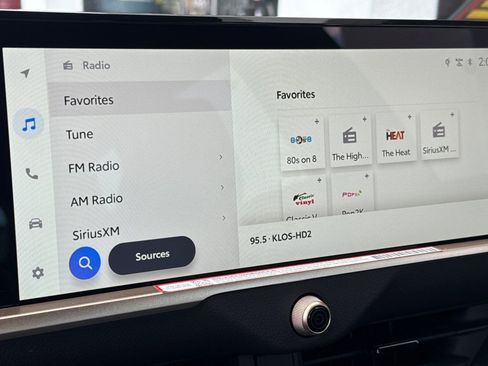 Certified 2025 Toyota Crown Signia image 23