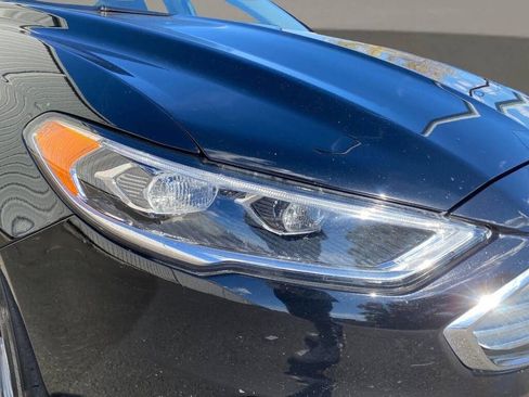 Used 2018 Ford Fusion SE w/ Fusion SE Technology Package image 10