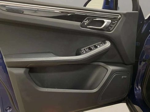 Used 2022 Porsche Macan AWD/4WD image 19