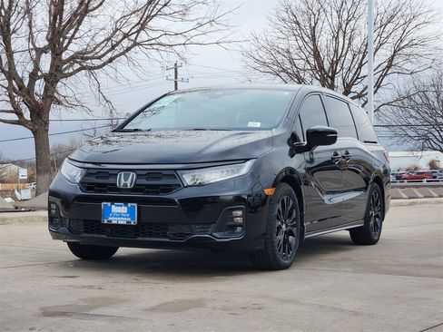 Certified 2025 Honda Odyssey Sport-L image 3