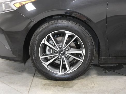 Used 2024 Kia Forte LXS FWD image 17