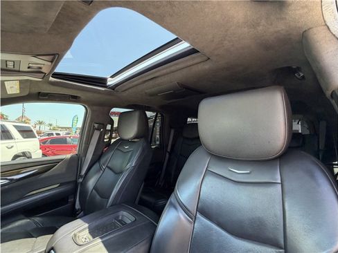 Used 2017 Cadillac Escalade Platinum RWD image 21