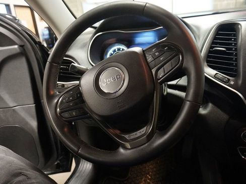 Used 2022 Jeep Cherokee Trailhawk image 12