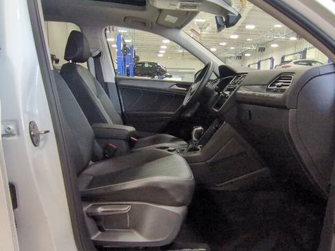 Used 2023 Volkswagen Tiguan SE AWD/4WD image 16