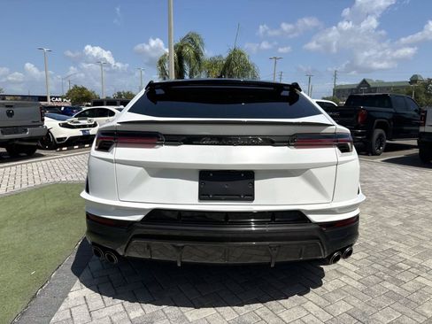 Used 2023 Lamborghini Urus Performante AWD/4WD image 9
