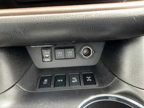 Used 2019 Toyota Highlander Limited Platinum AWD/4WD image 16