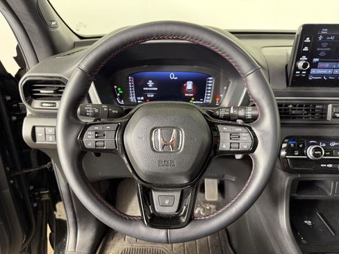 Used 2025 Honda Pilot Black Edition image 4