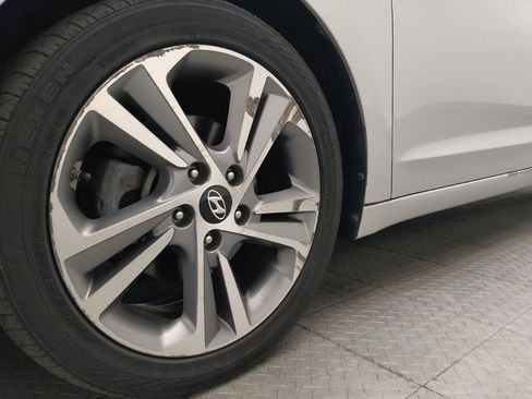 Used 2018 Hyundai Elantra Limited FWD image 31