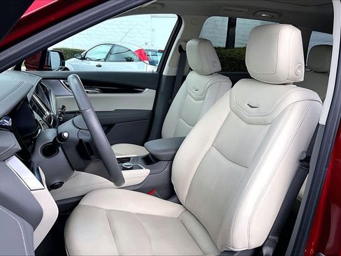 Used 2024 Cadillac XT6 Premium Luxury image 8