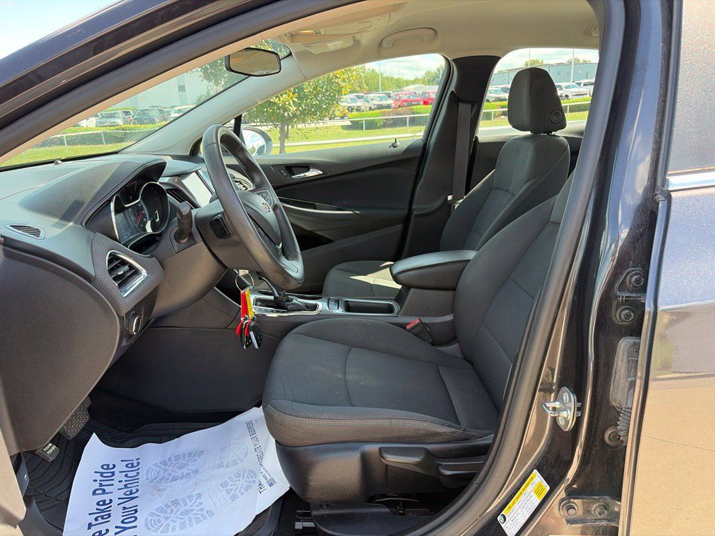 Used 2017 Chevrolet Cruze LT FWD image 39