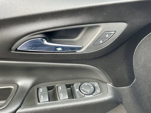 Used 2020 Chevrolet Equinox LT image 19