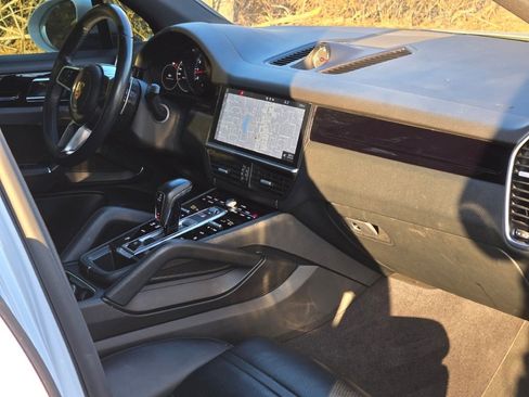 Used 2020 Porsche Cayenne image 39