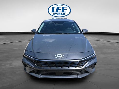 New 2025 Hyundai Elantra Limited image 8