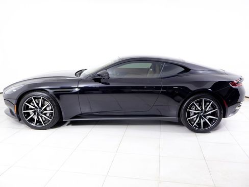 Used 2020 Aston Martin DB11 Coupe RWD image 2