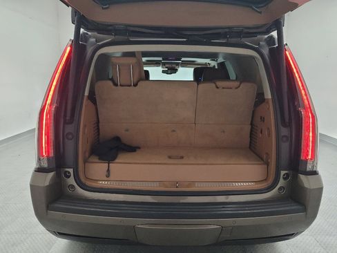 Used 2015 Cadillac Escalade Platinum RWD image 29