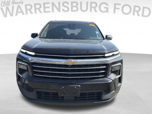 Used 2025 Chevrolet Traverse LT w/ LPO, Floor Liner Package AWD/4WD image 2