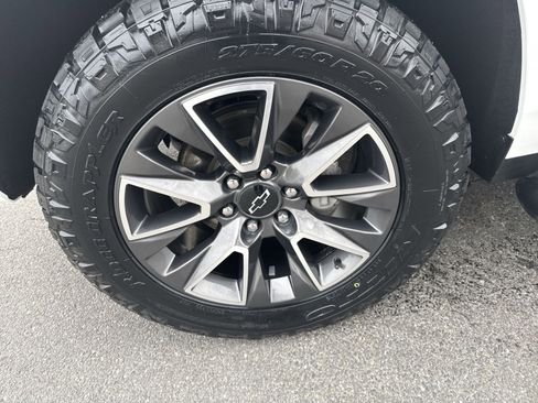 Used 2023 Chevrolet Suburban Z71 image 12