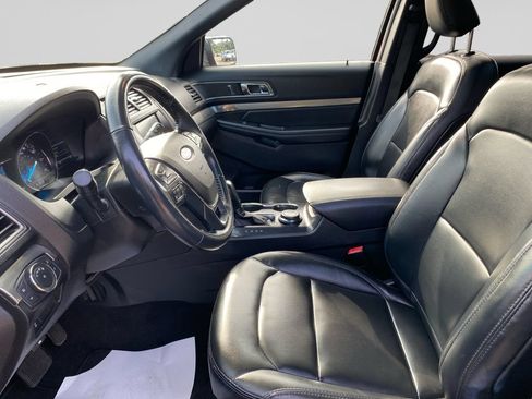 Used 2019 Ford Explorer XLT w/ Equipment Group 202A AWD/4WD image 21