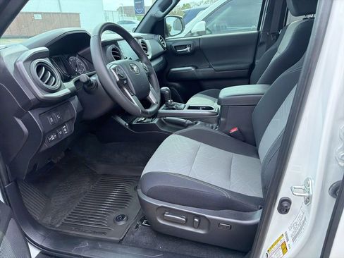 Used 2023 Toyota Tacoma TRD Sport w/ Advanced Technology Package image 10