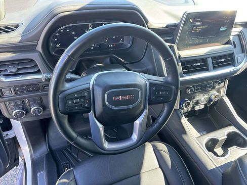 Used 2024 GMC Yukon SLT w/ SLT Premium Package image 18