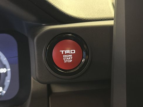 Used 2025 Toyota Tacoma TRD Sport AWD/4WD image 22