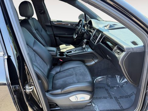Used 2018 Porsche Macan AWD/4WD image 19