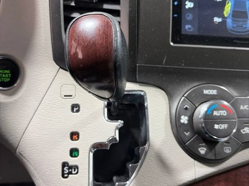 Used 2011 Toyota Sienna XLE w/ XLE Navigation Pkg FWD image 31